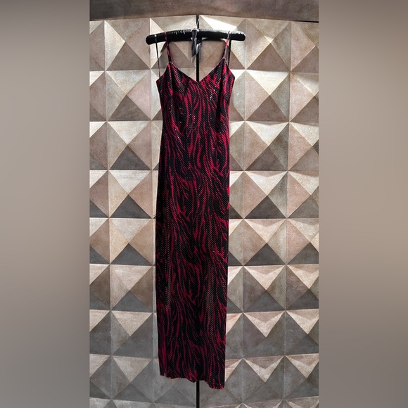 Cache Size 4 Formal Dress - Picture 2 of 4